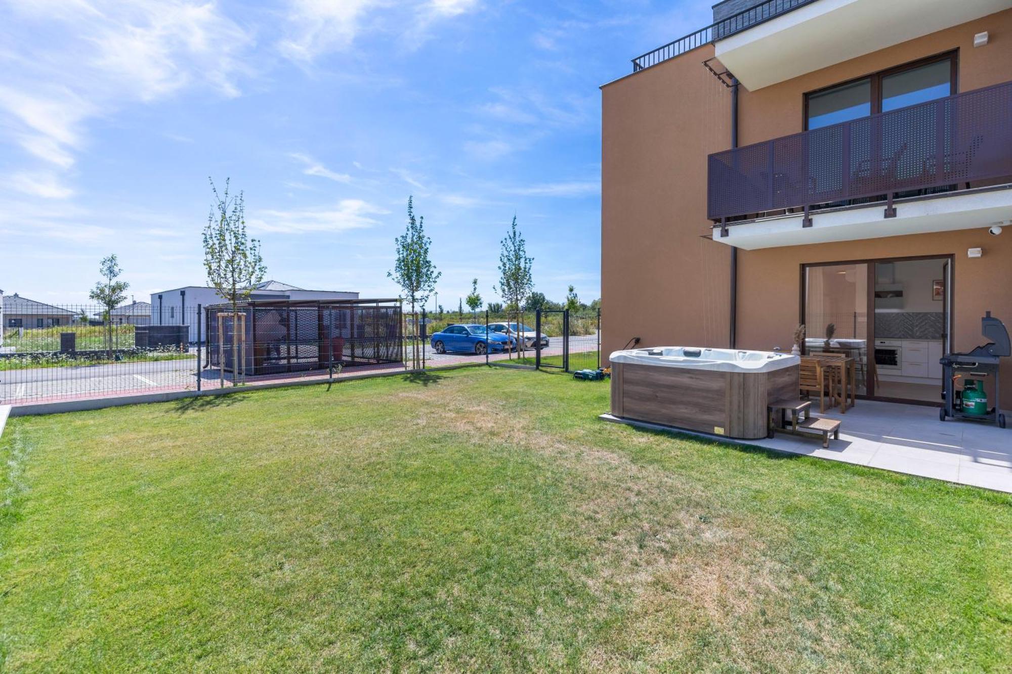 Boho Apt W Jacuzzi, Grill & Garden Modra Esterno foto