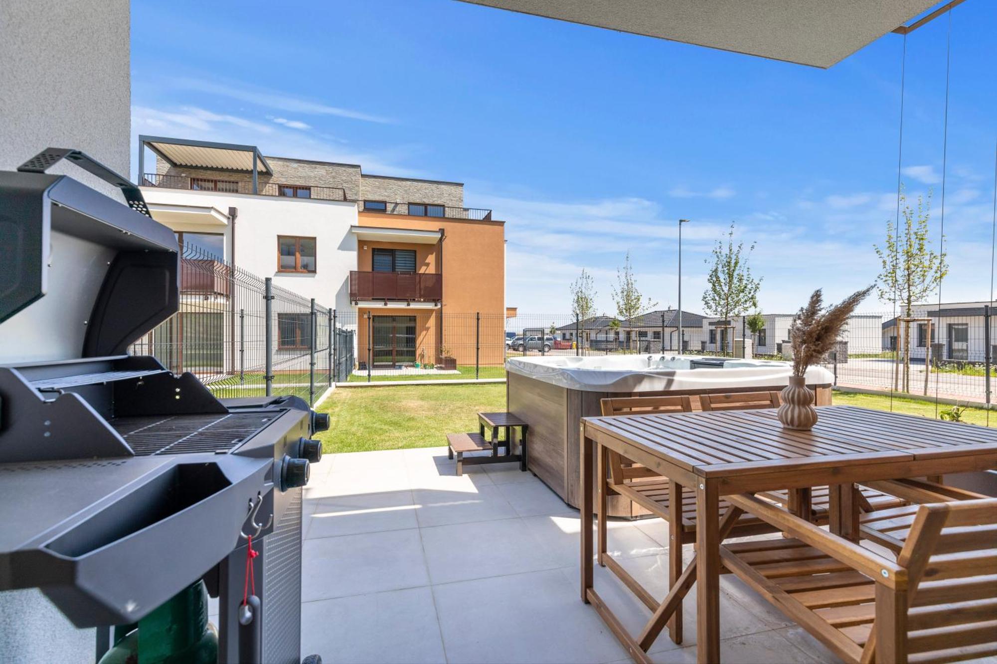 Boho Apt W Jacuzzi, Grill & Garden Modra Esterno foto